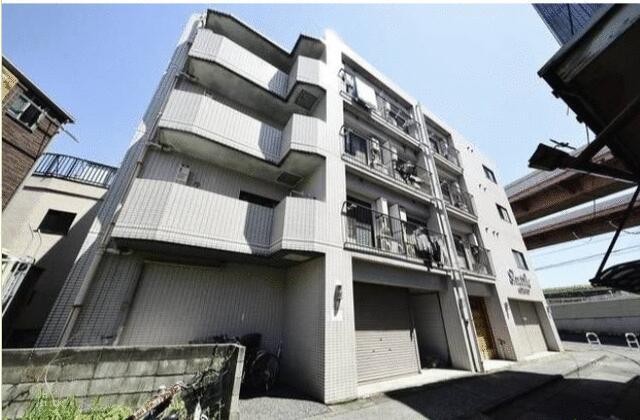 Apartment Building in Adachi-ku, Tokyo — photograph 3