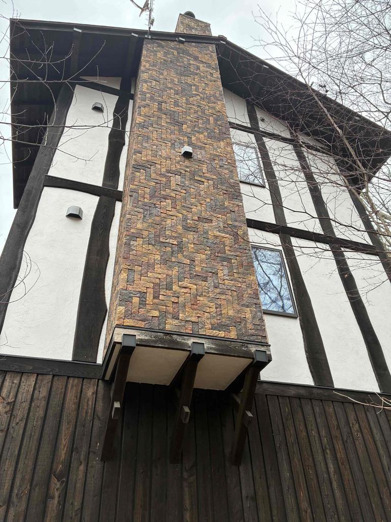 Half-Timbered Villa in Karuizawa — photograph 2