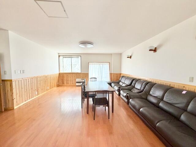 Spacious Six-Bedroom House in Karuizawa — photograph 3