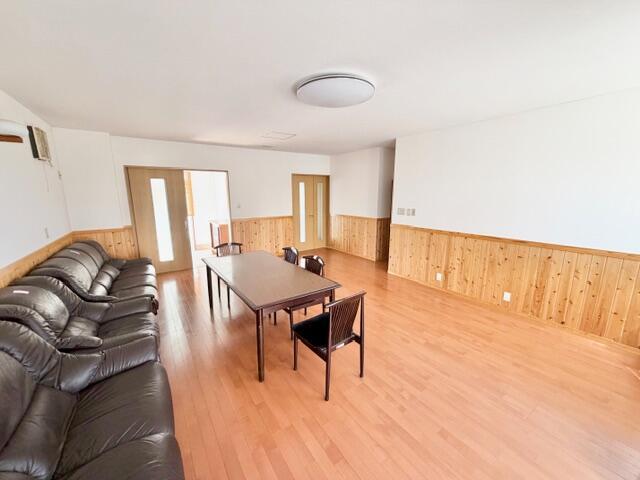 Spacious Six-Bedroom House in Karuizawa — photograph 4