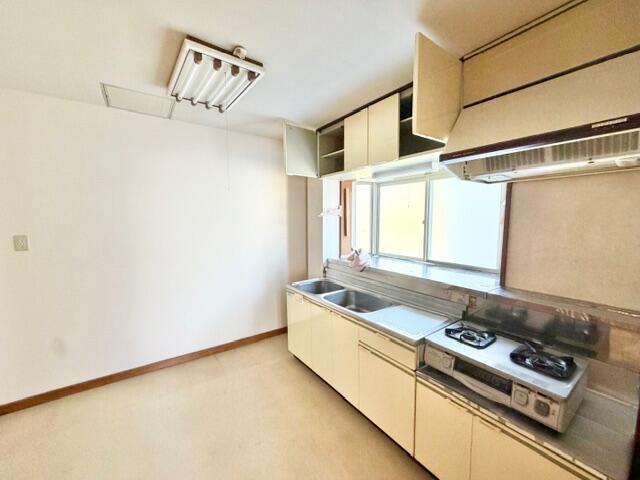 Spacious Six-Bedroom House in Karuizawa — photograph 5