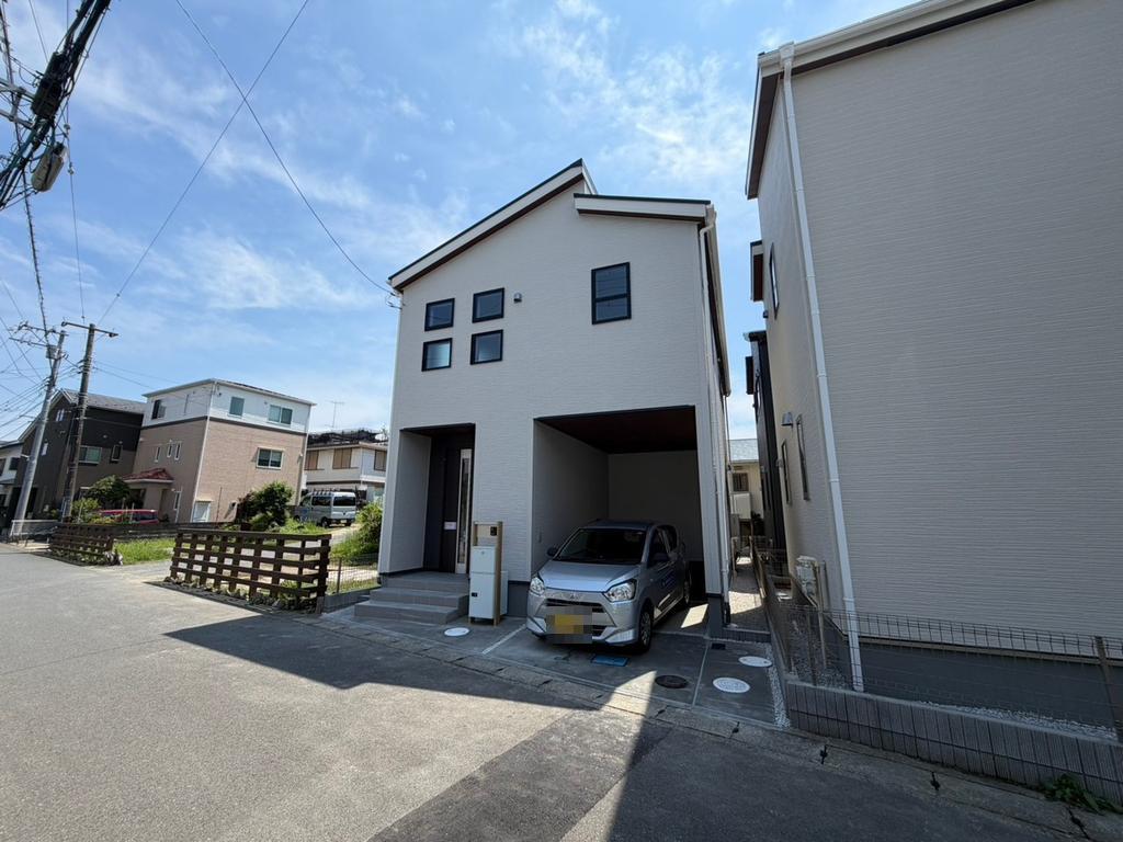 Modern Family House in Kamakura — photograph 1