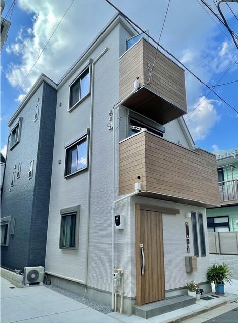 Modern Family House in Tokyo — photograph 1
