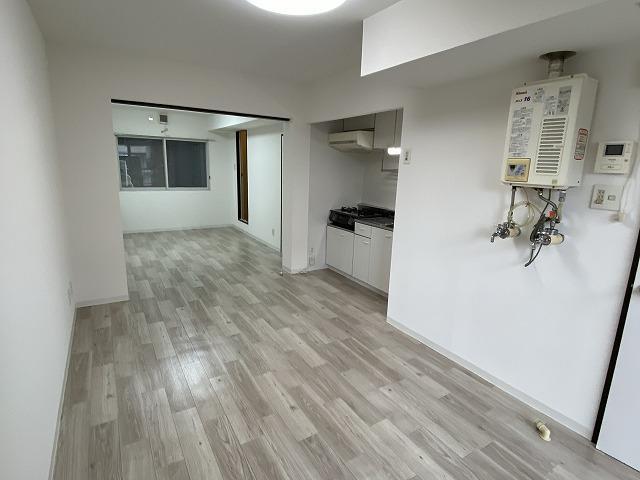 Apartment Building in Higashi-ku, Sapporo — photograph 4