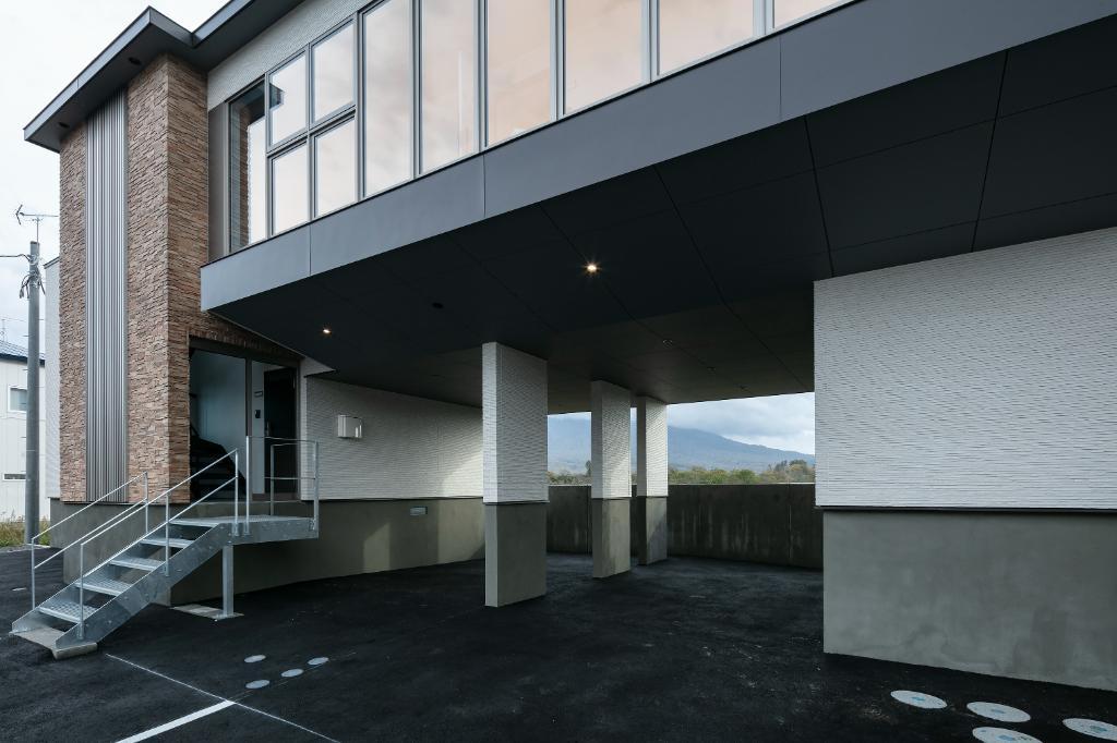 Apartment Building in Kutchan — photograph 3