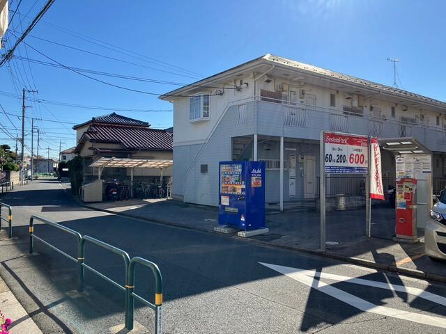 Apartment Building in Adachi-ku, Tokyo — photograph 3