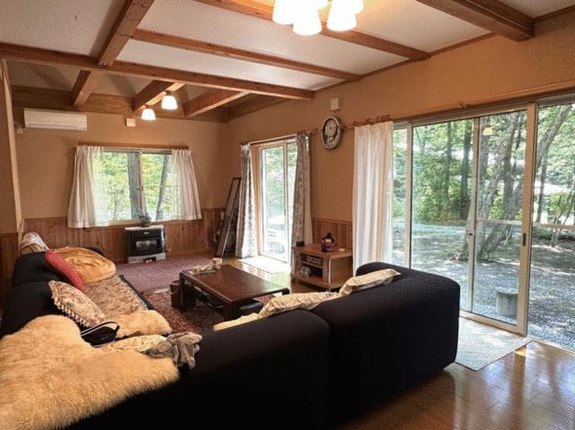 Wooded Timber House in Karuizawa — photograph 3