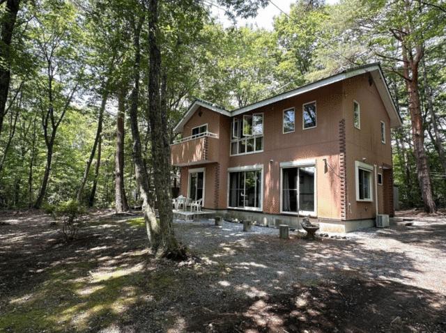 Wooded Timber House in Karuizawa — photograph 2