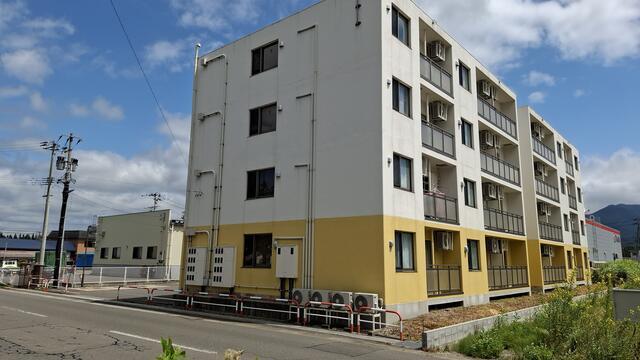 Apartment Building in Hanawa Mukaihata, Kazuno — photograph 2