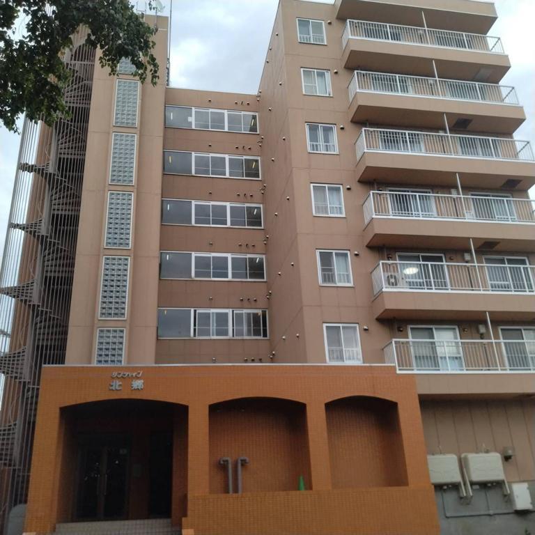 Apartment Building in Shiroishi-ku, Sapporo — photograph 2