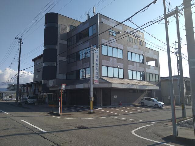 Retail in Shimohori, Toyama — photograph 1
