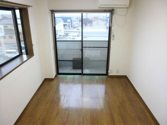 Apartment Building in Itomachi, Komatsu — photograph 5