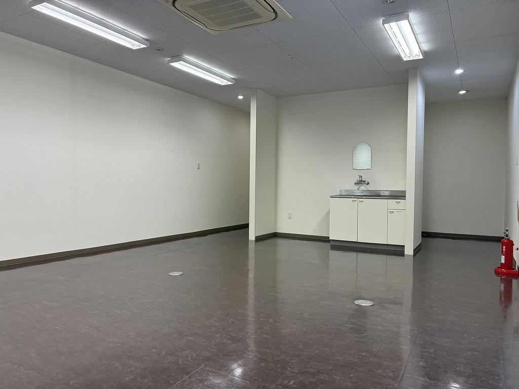 Retail in Oseidai, Uchinada — photograph 3