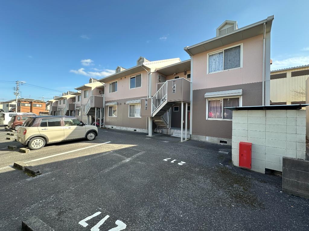 Apartment Building in Hanzaki, Wakayama — photograph 2
