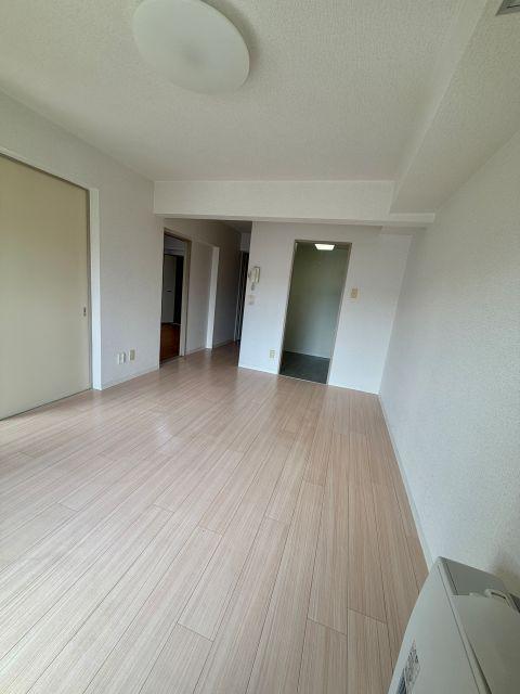 Apartment Building in Nopporo-machi, Ebetsu — photograph 4