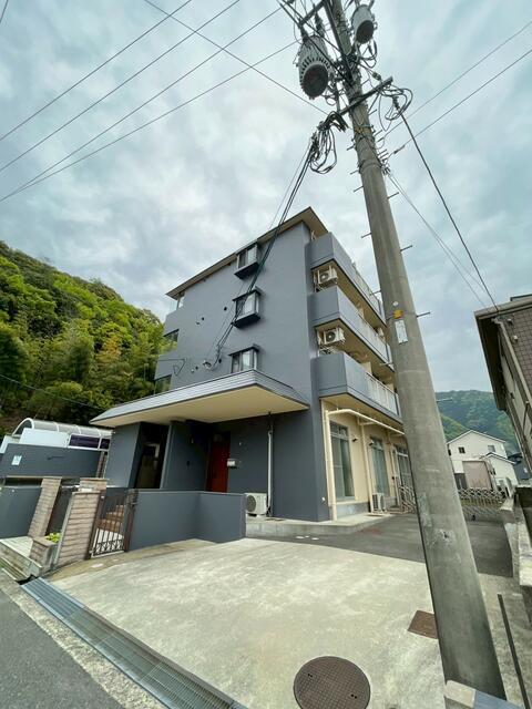 Apartment Building in Asakita-ku, Hiroshima — photograph 3