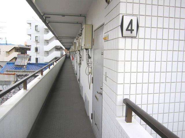 Apartment Building in Minami-ku, Hiroshima — photograph 3