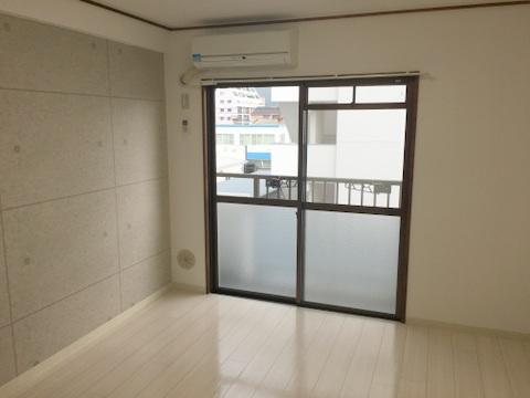 Apartment Building in Minami-ku, Hiroshima — photograph 5
