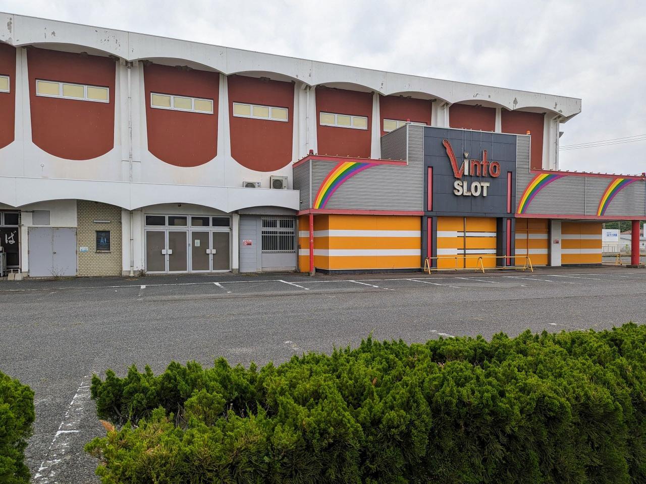 Retail in Ninomiyacho Kannushi, Gotsu — photograph 2