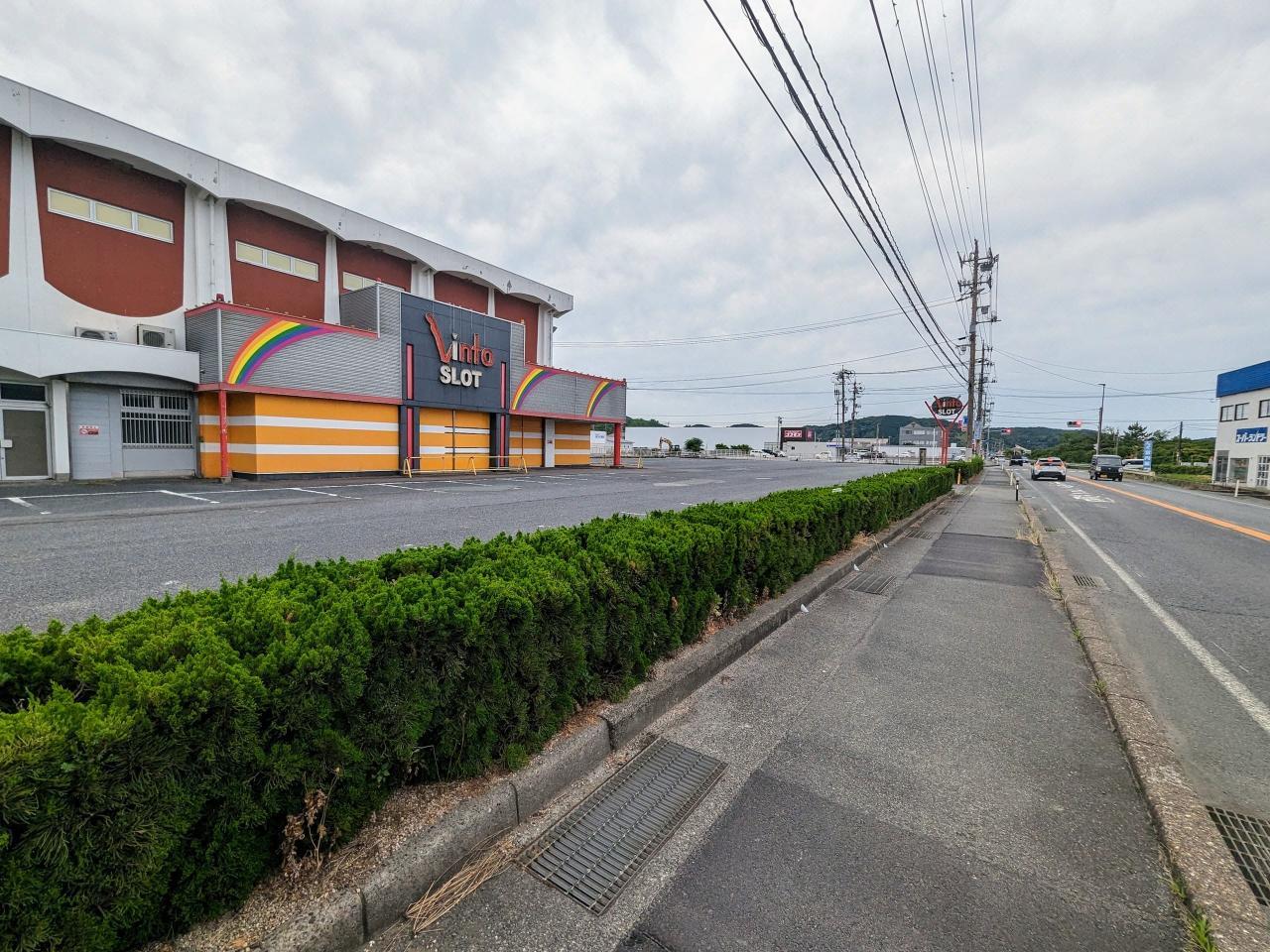 Retail in Ninomiyacho Kannushi, Gotsu — photograph 3