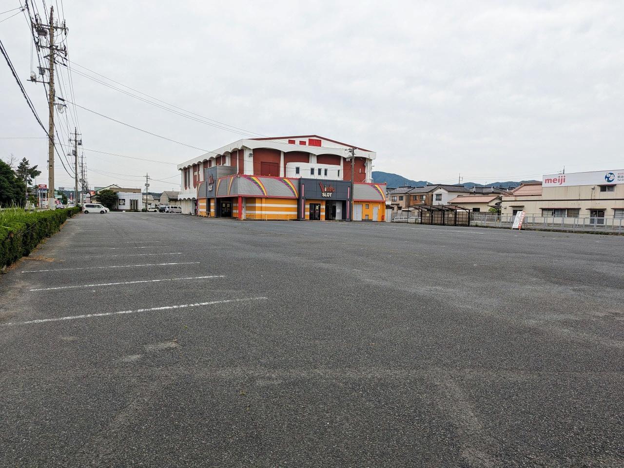 Retail in Ninomiyacho Kannushi, Gotsu — photograph 4
