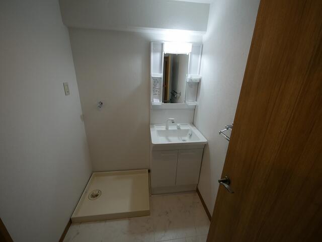 Apartment Building in Higashi-ku, Fukuoka — photograph 5