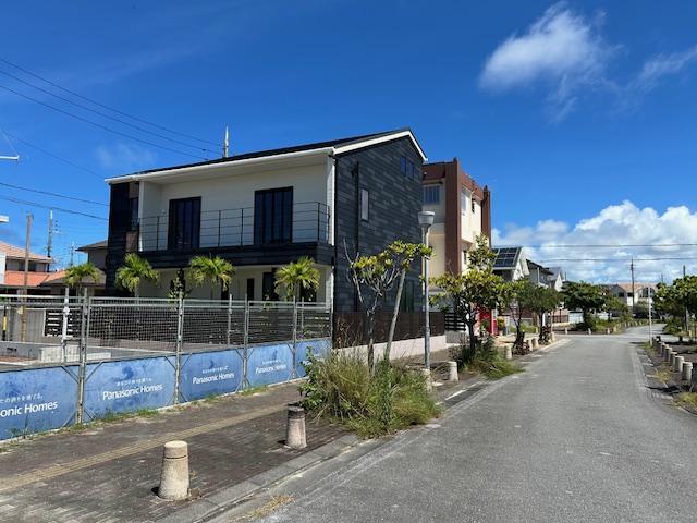 Contemporary Two-Storey House in Itoman — photograph 5