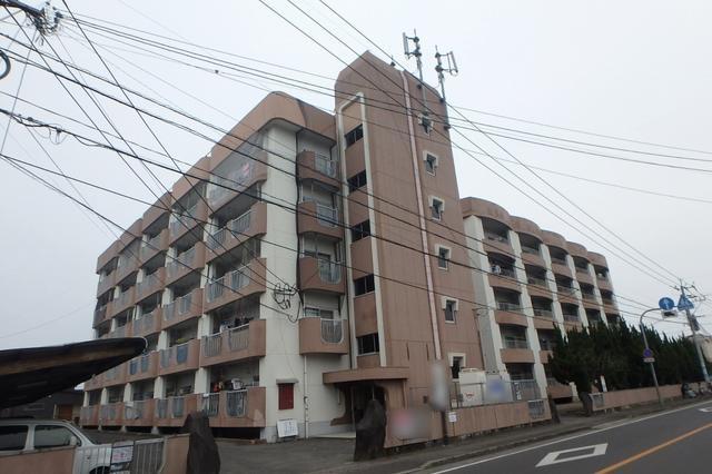 Apartment Building in Shobubarucho, Miyakonojo — photograph 2