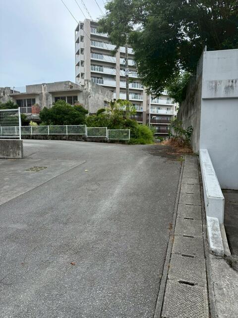 Apartment Building in Oroku, Naha — photograph 4