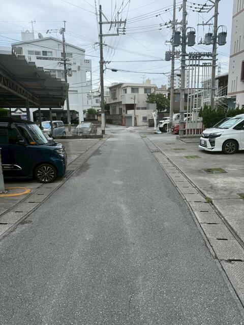 Apartment Building in Oroku, Naha — photograph 5