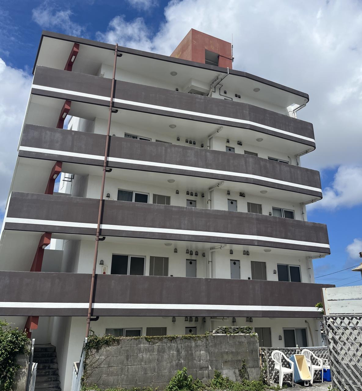 Apartment Building in Ojana, Ginowan — photograph 2