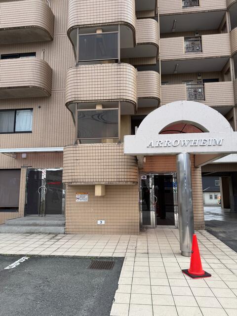 Apartment Building in Higashi-ku, Kumamoto — photograph 2