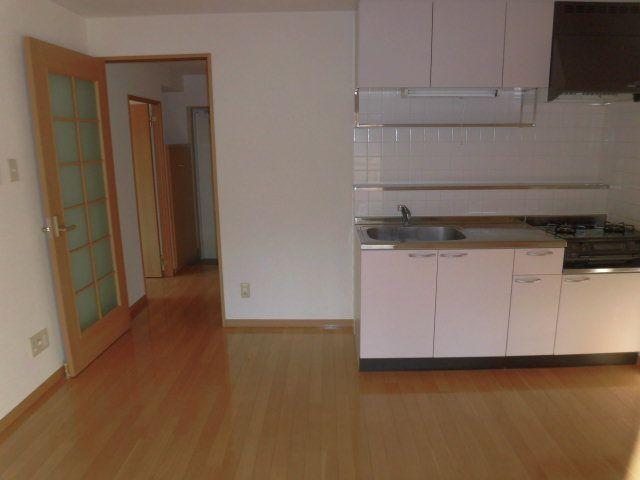 Apartment Building in Otakamimachi, Takamatsu — photograph 2