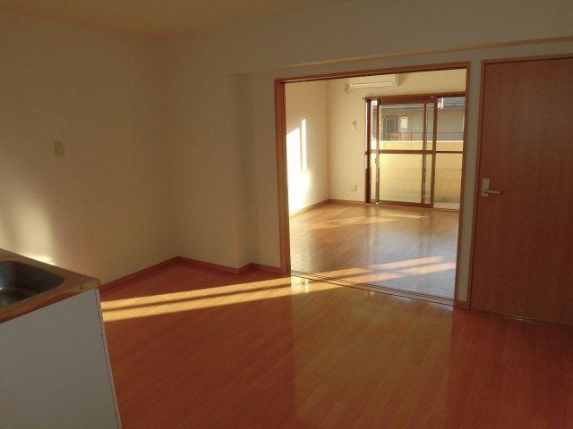 Apartment Building in Otakamimachi, Takamatsu — photograph 3