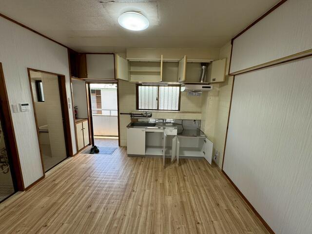 Apartment Building in Chunjun, Kitanakagusuku — photograph 4