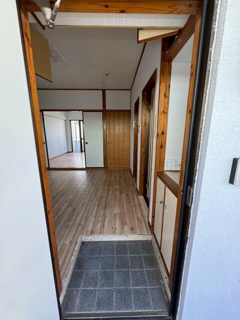 Apartment Building in Chunjun, Kitanakagusuku — photograph 3