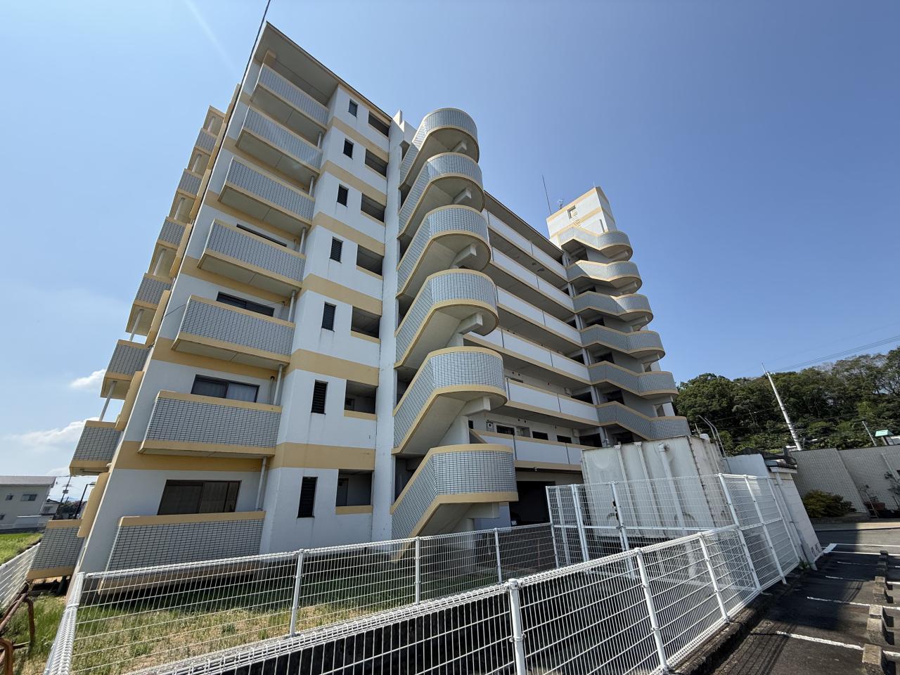 Apartment Building in Kawanishicho-kita, Marugame — photograph 2
