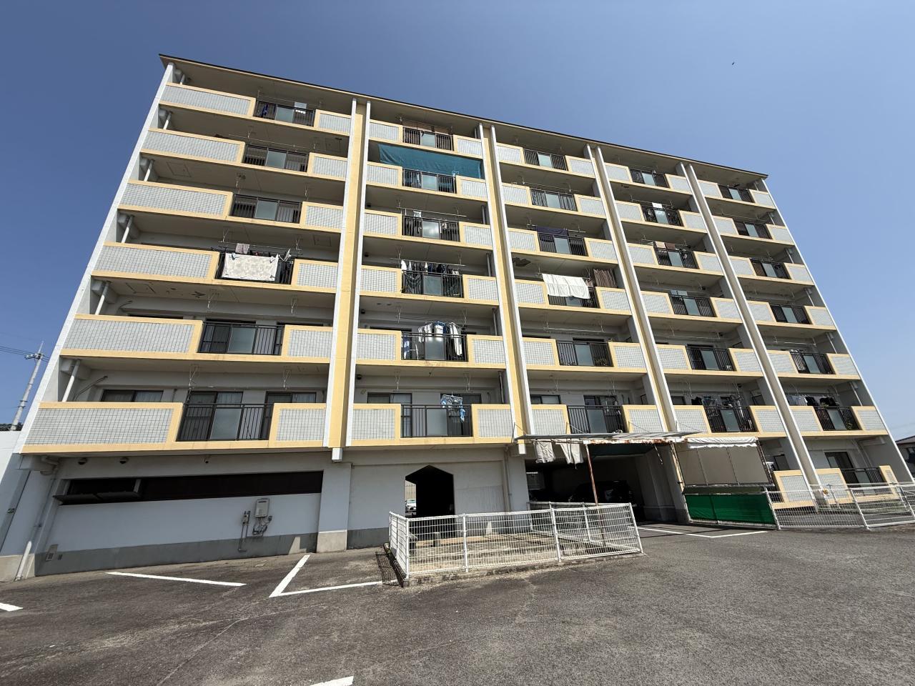 Apartment Building in Kawanishicho-kita, Marugame — photograph 3