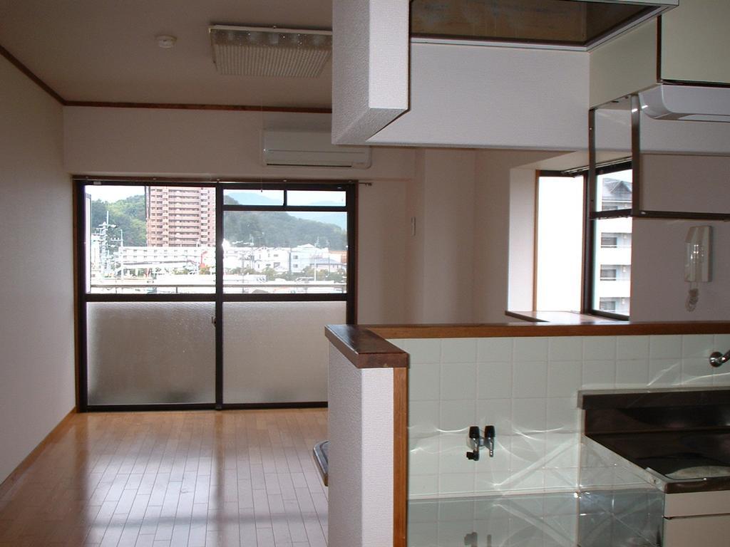 Apartment Building in Fukuonjimachi, Matsuyama — photograph 2