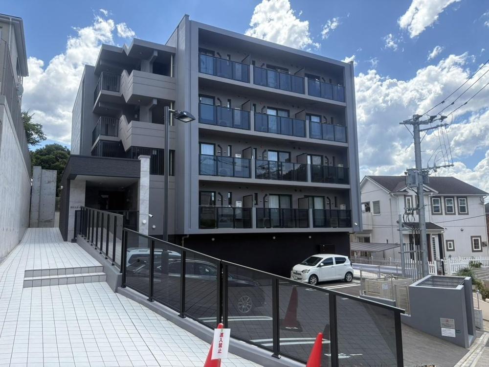 Apartment Building in Chuo-ku, Fukuoka — photograph 2