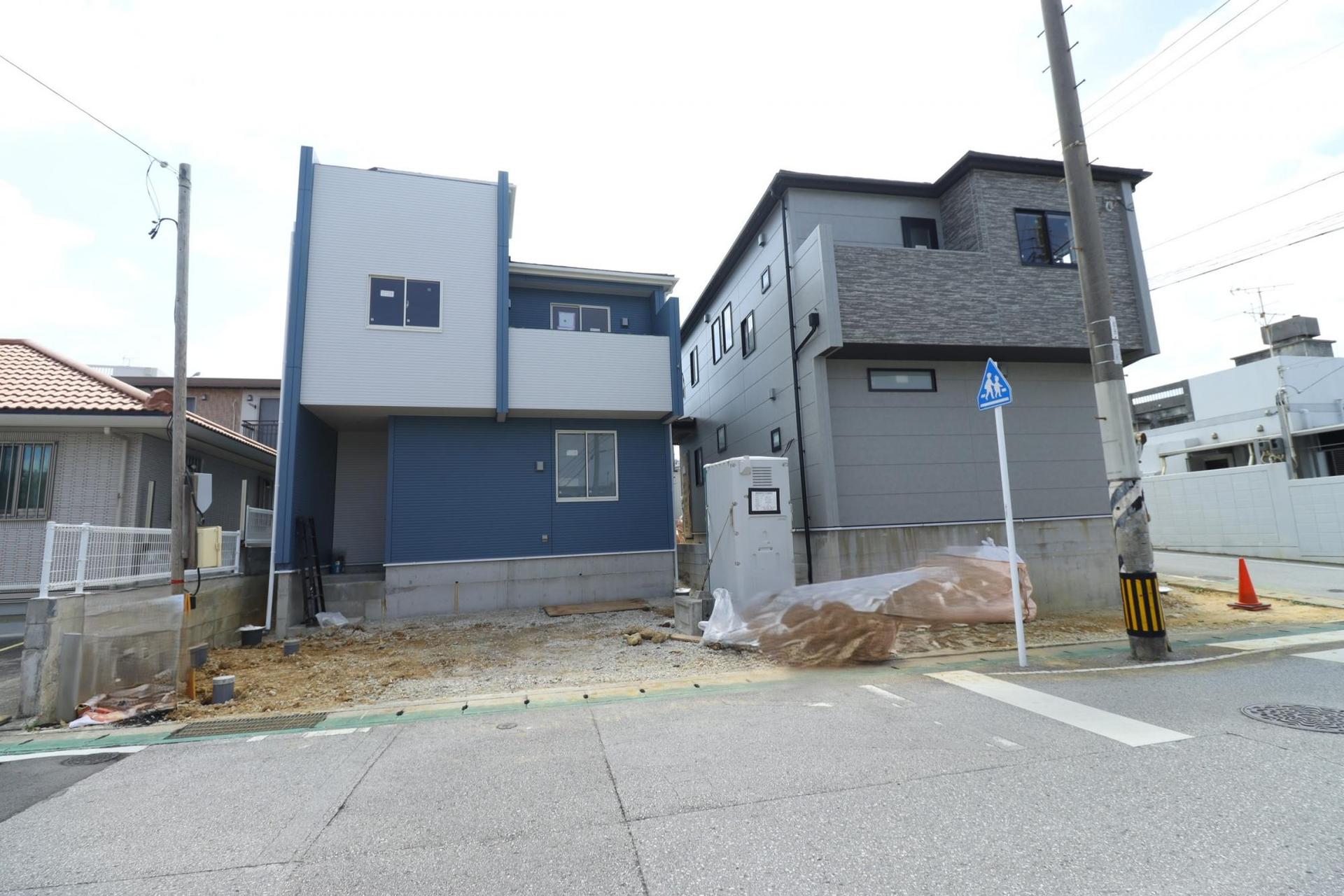 Modern Timber House in Ginowan — photograph 3