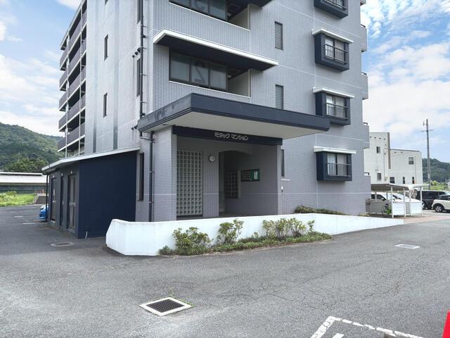 Apartment Building in Shimo-Obase, Yamaguchi — photograph 5