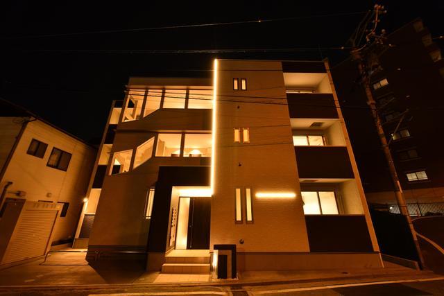 Apartment Building in Naka-ku, Hiroshima — photograph 3