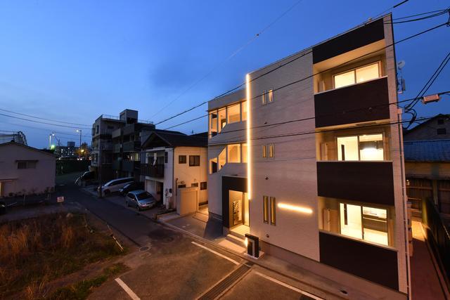 Apartment Building in Naka-ku, Hiroshima — photograph 2