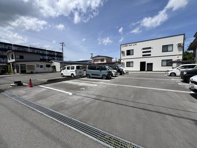 Apartment Building in Jonan, Yonezawa — photograph 2