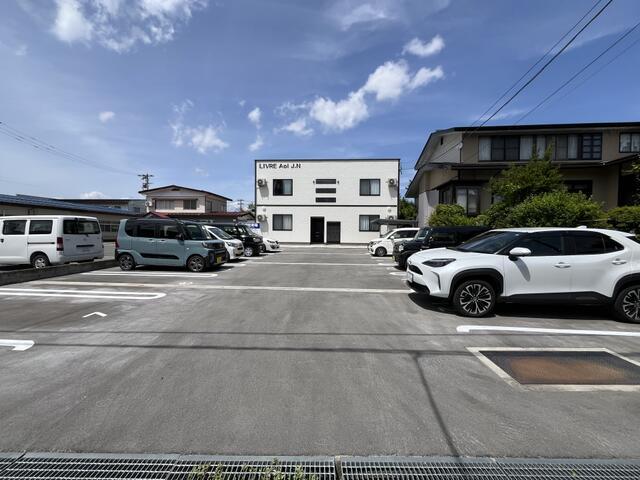Apartment Building in Jonan, Yonezawa — photograph 3
