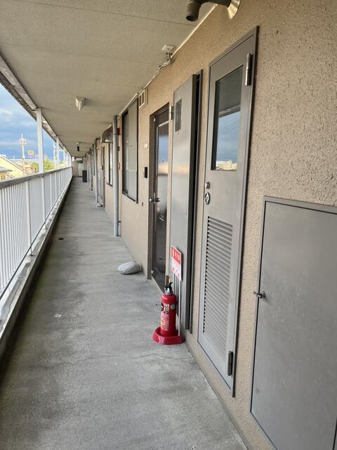 Apartment Building in Awajimamachi, Toyama — photograph 4