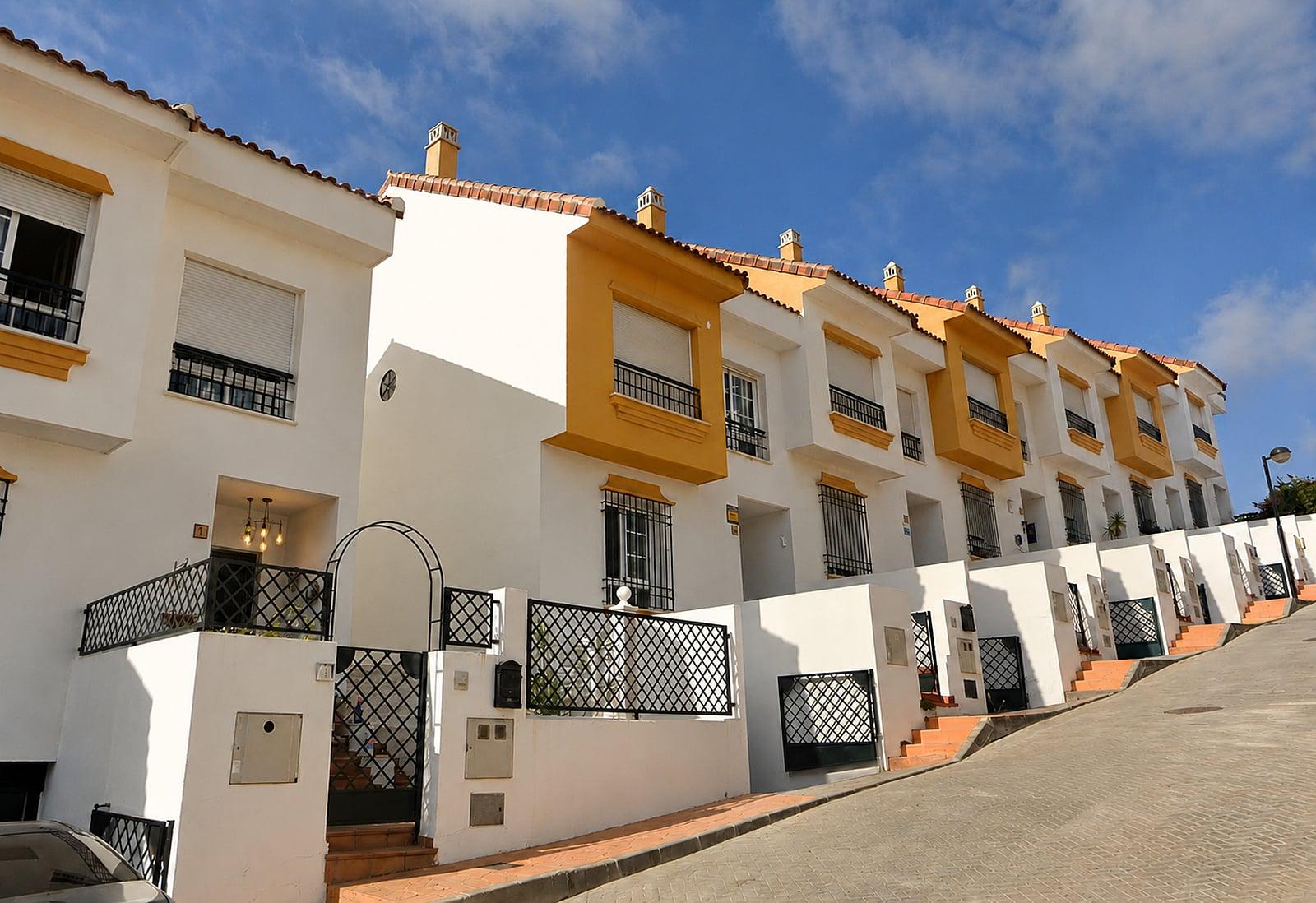 Coastal Four-Bedroom House near the Beach — photograph 2