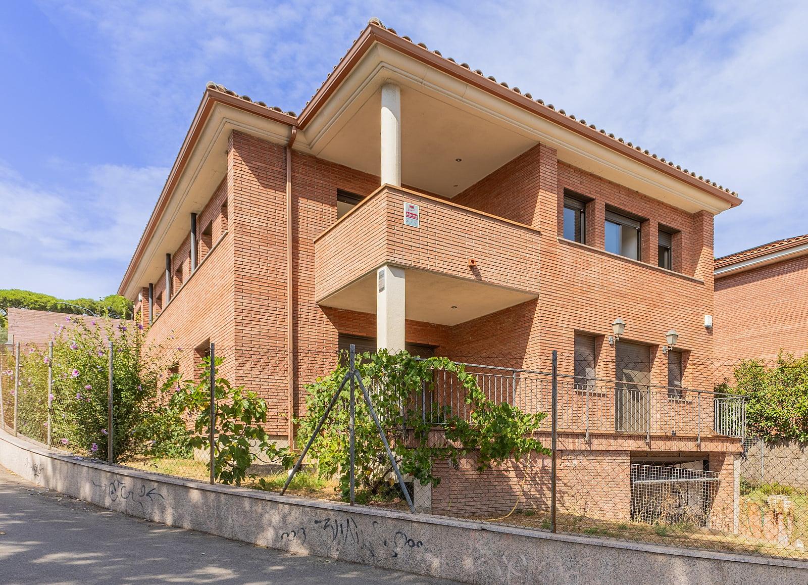 Two-Unit Villa in Barcelona — photograph 2