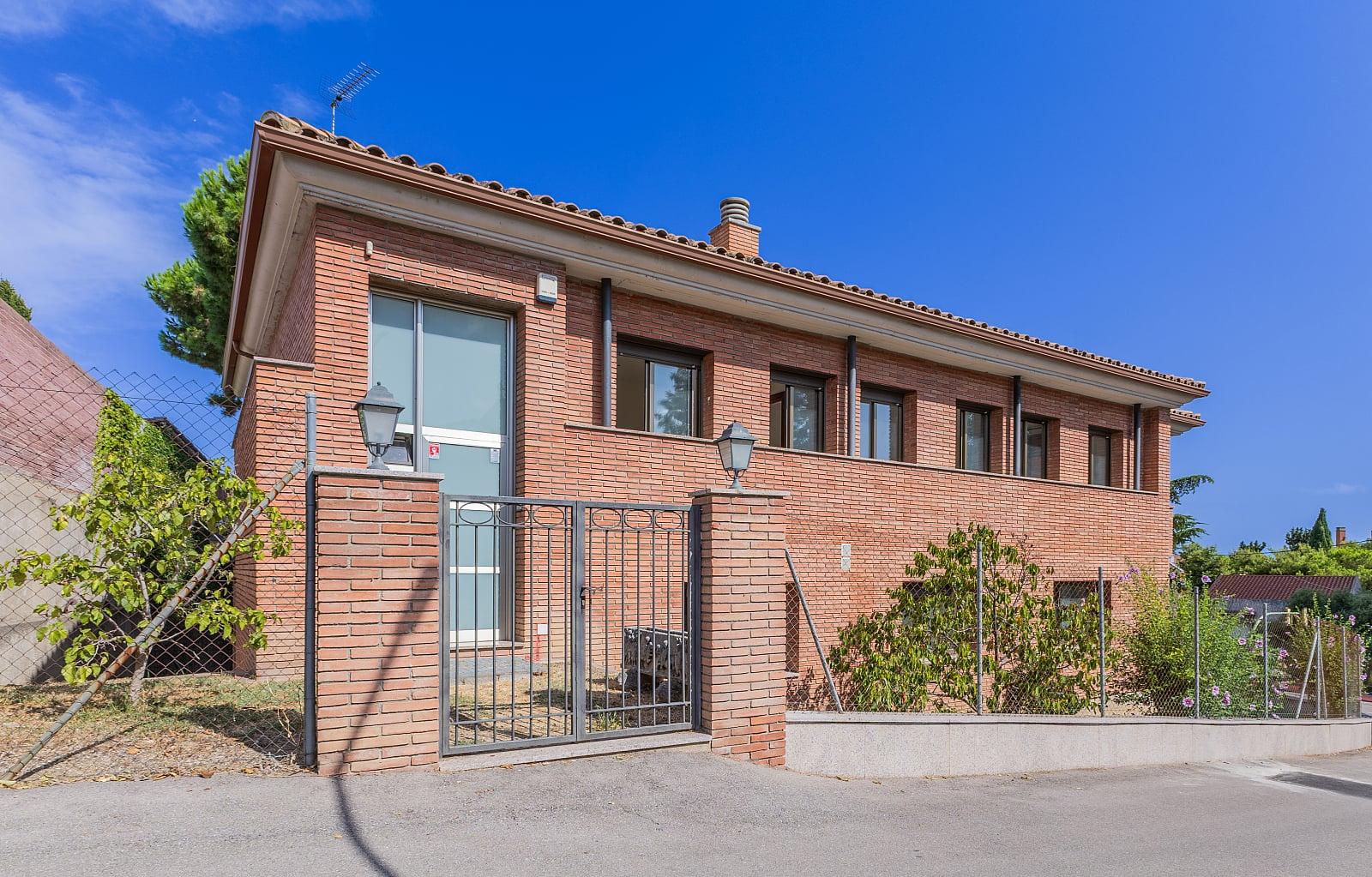 Two-Unit Villa in Barcelona — photograph 3
